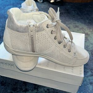 GEOX Women’s (NWT) Wedge Suede Sneakers - Sz US 10, UK 7, EUR 40. Color - Tan